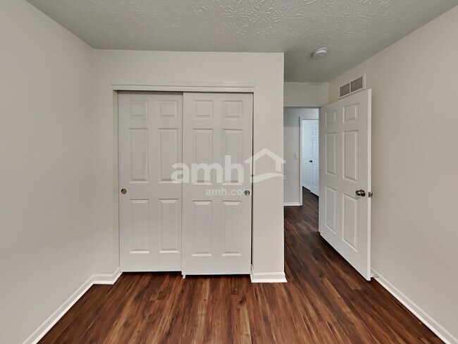 Building Photo - 536 Richwood Drive