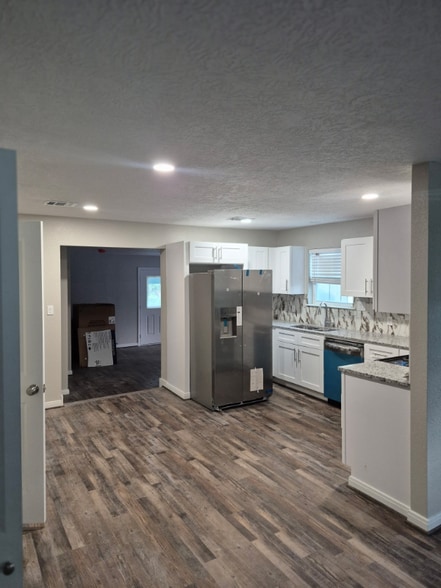 Building Photo - 2948 Elm Rd