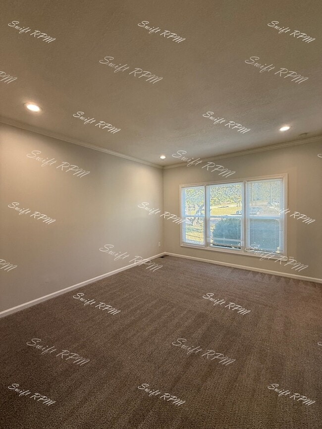 Building Photo - 15602 Maple St