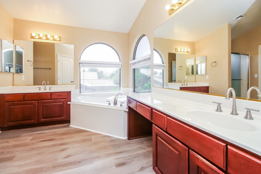 Building Photo - 1668 S Quartz St