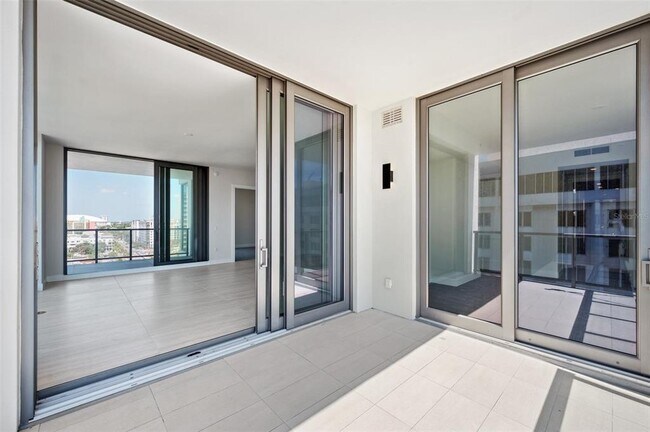 Building Photo - 301 1st St S