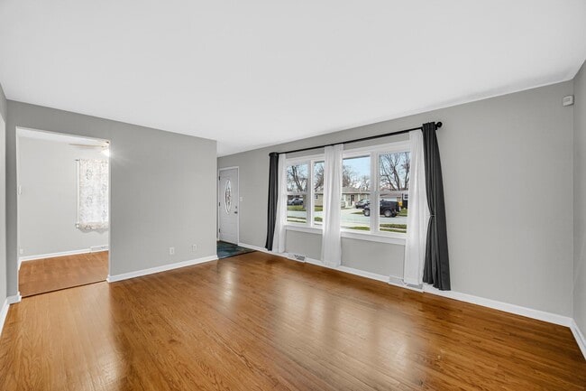 Building Photo - 944 N Jay Ave