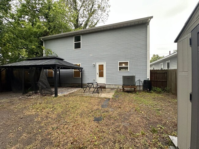 Building Photo - Spacious and beautifully designed home wit...
