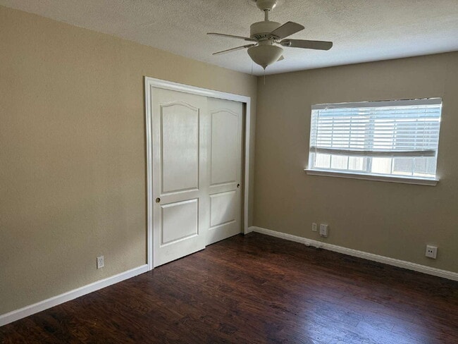 Building Photo - 5934 Valley Wood