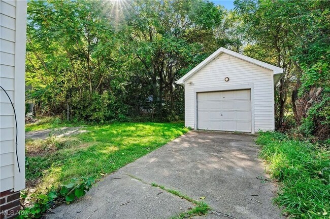 Building Photo - 3 BD/ 1.5BA Home for Rent- Cleveland