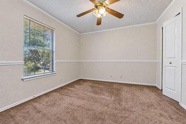 Building Photo - 2616 Oakwood Glen Dr