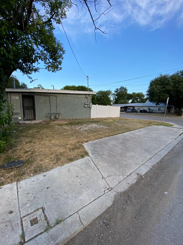 Building Photo - 5415 Buena Vista St
