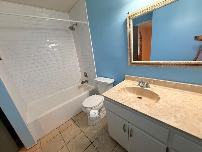 Building Photo - 121 Lba Dr