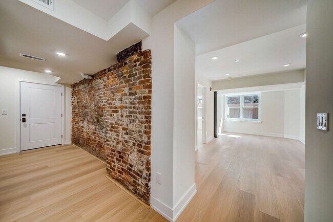 Building Photo - 620 S 8th St