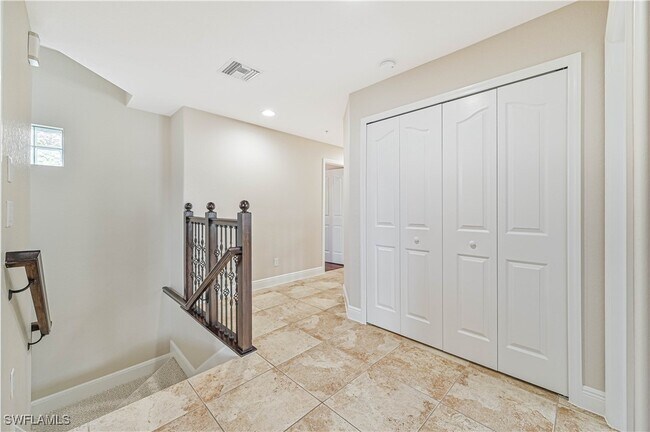 Building Photo - 12091 Santaluz Dr