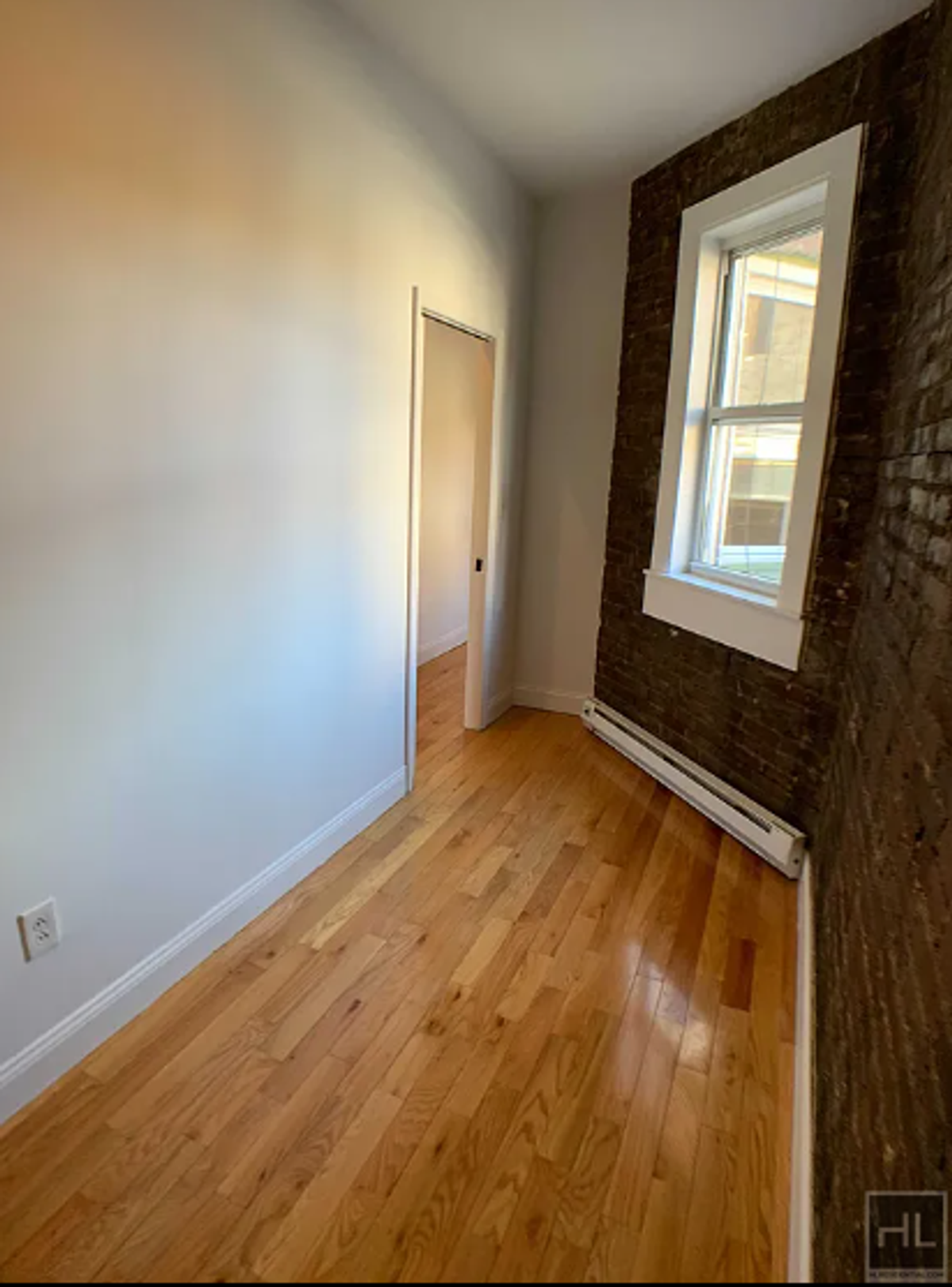 Building Photo - COZY AND SUNNY 3 BEDROOM ADELPHI STREET/FO...