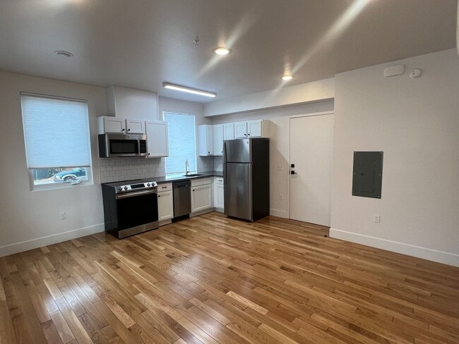 Building Photo - 64 Park St