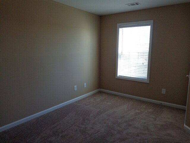Building Photo - 131 Village Dr