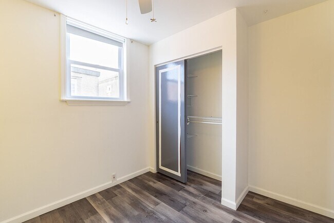 Building Photo - Three Bed Newbold Townhome