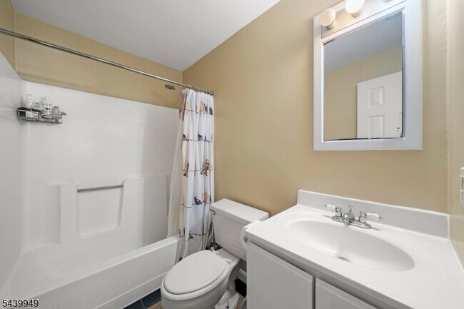 Building Photo - 32 Montville Ave