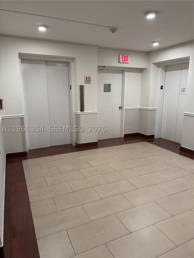 Building Photo - 2899 Collins Ave