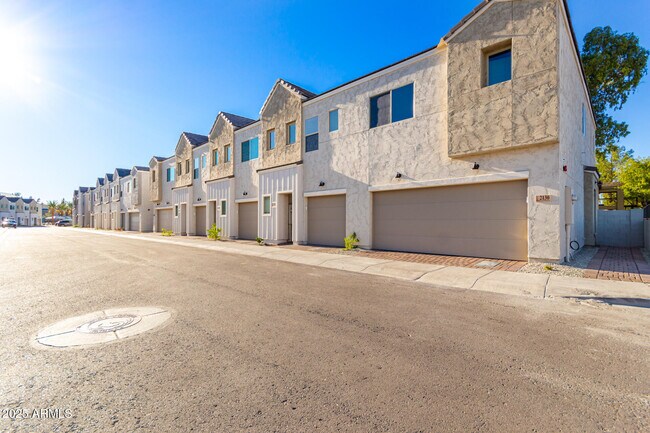 Building Photo - 2134 W Harmont Dr