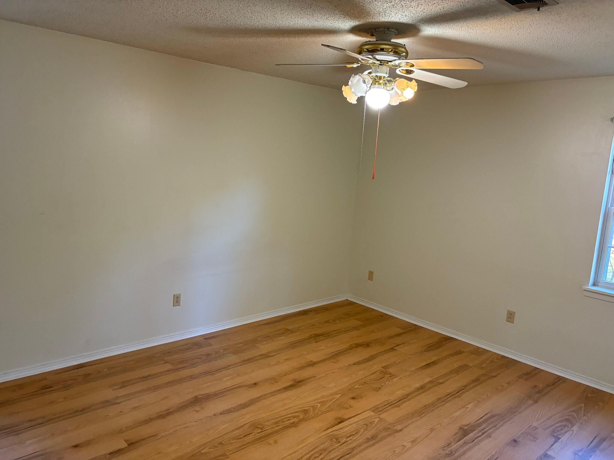 Building Photo - 1300 Pinewood Dr