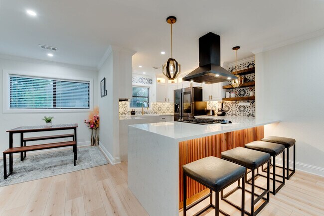 Building Photo - 1505 Durango Dr