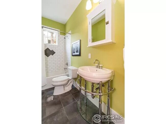 Building Photo - Charming Craftsman Gem Near McKinley Park