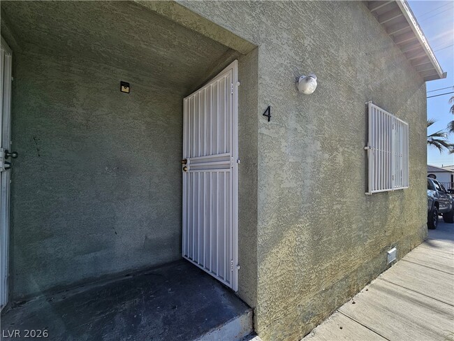 Building Photo - 331 S 9th St