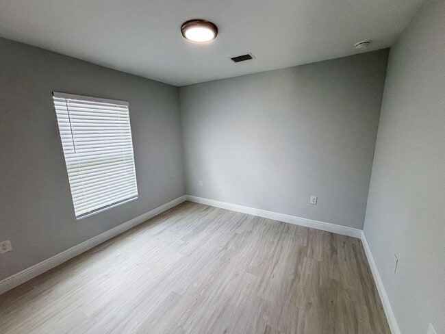 Building Photo - AMAZING OPPORTUNITY! This spacious duplex offers 3 bedrooms, 2 bathrooms, and a 1-car garage