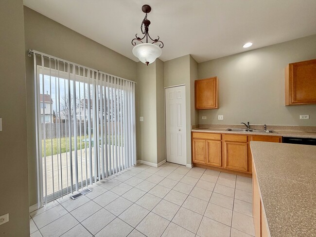 Building Photo - 2479 Montclair Ln