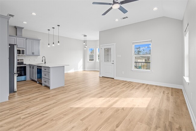 Building Photo - 3821 Easy St