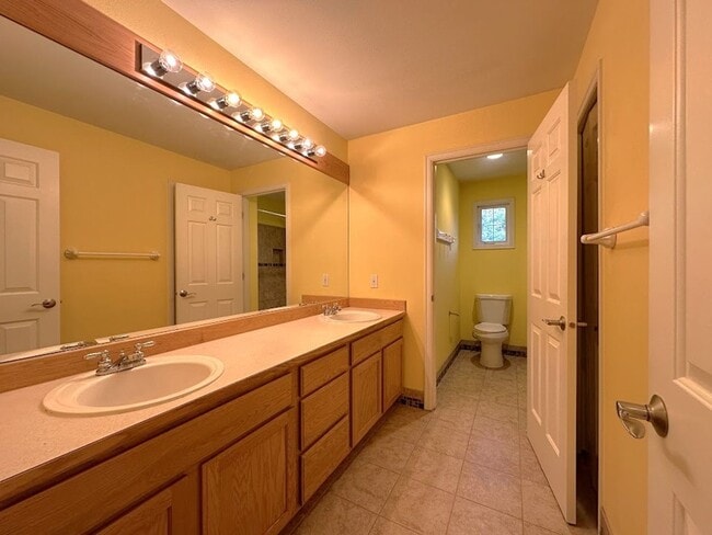 Building Photo - Luxury living in Gig Harbor!