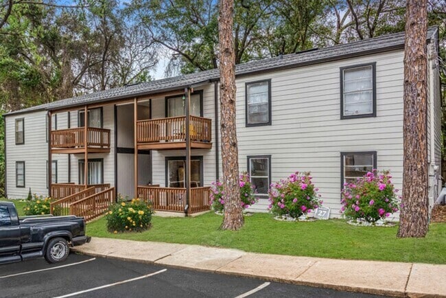 Building Photo - Heritage Oaks