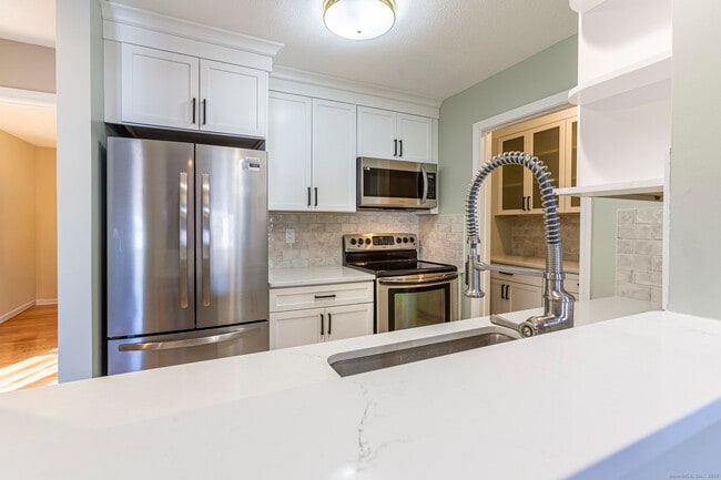 Building Photo - 187 Lovers Ln