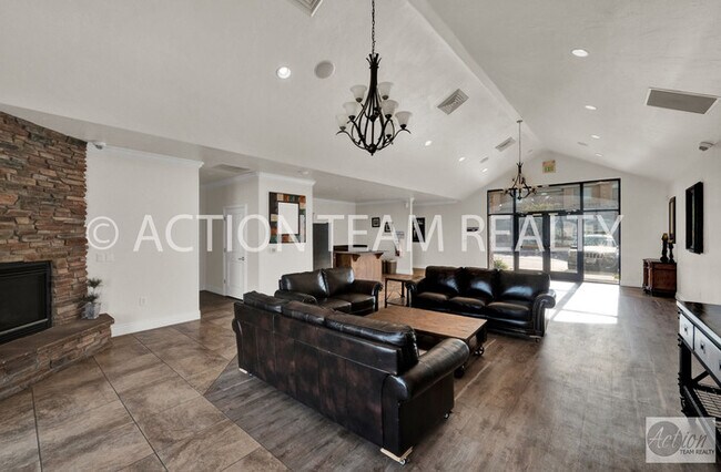 Building Photo - Mid-Row Townhome in Riverton