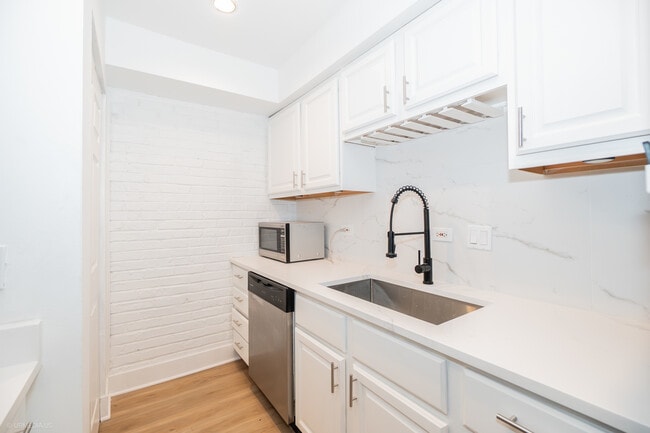 Building Photo - 455 W Grant Pl