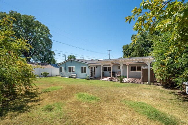 Building Photo - 8846 Laramie Ave