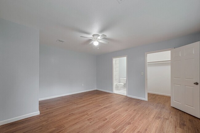 Building Photo - 4906 Larkspur St