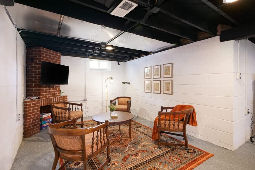 Building Photo - 7906 Lanyard Dr