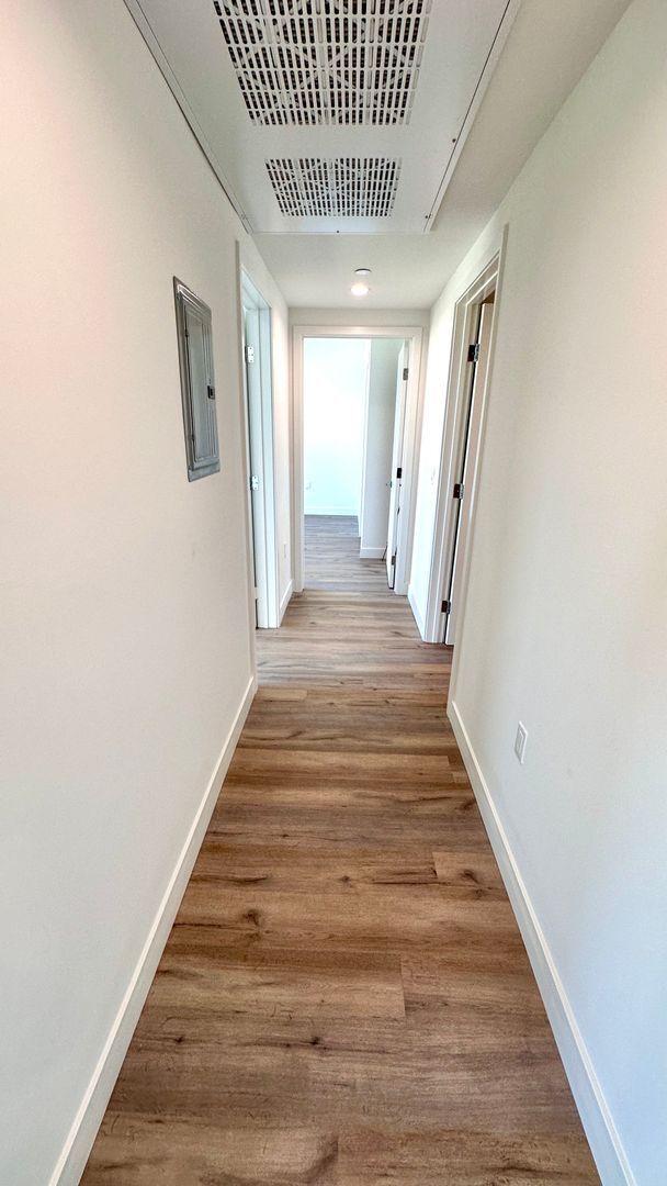Building Photo - Stylish 2-Bedroom with In-Unit Laundry & B...