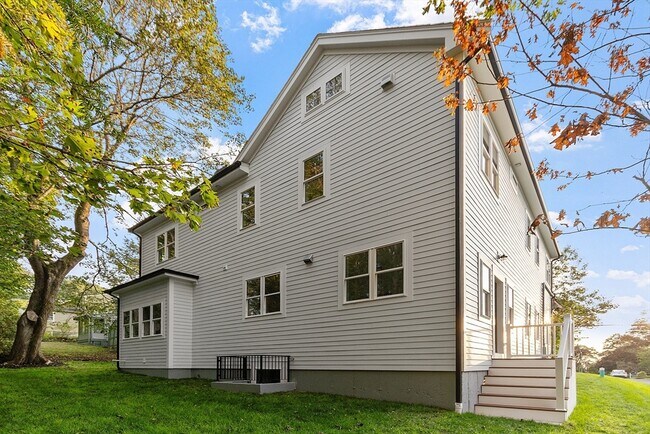 Building Photo - 22 Estabrook Rd