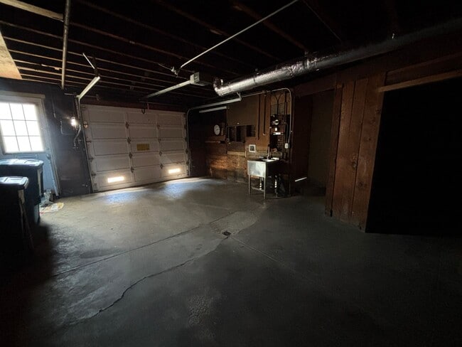 Building Photo - Single Family Home in Mission Terrace