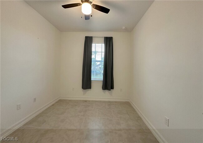 Building Photo - 43613 Sparrow Dr