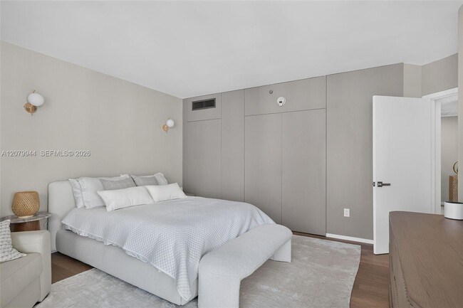 Building Photo - 16500 Collins Ave