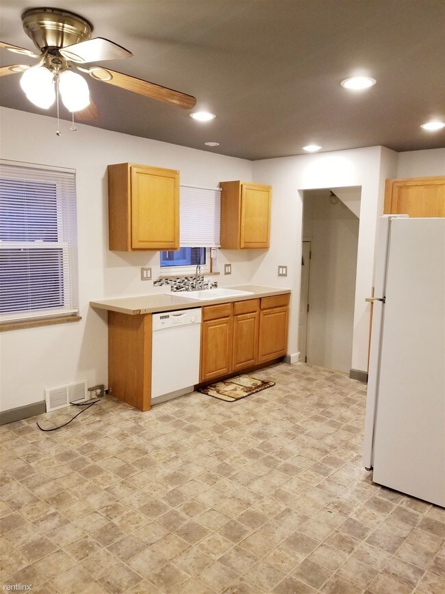 Building Photo - 22755 Courtland Ave