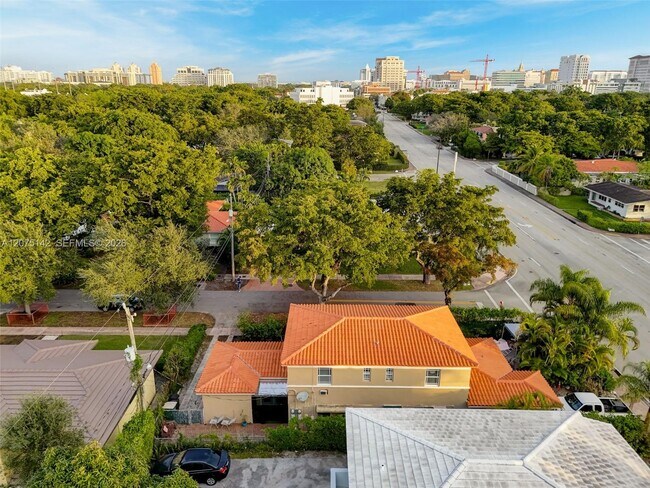 Building Photo - 400 Cadima Ave