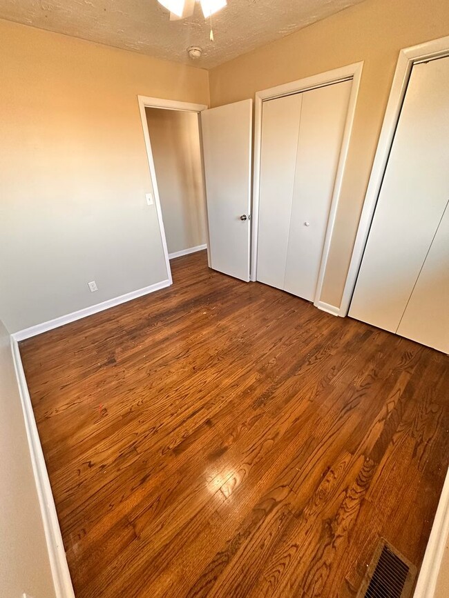 Building Photo - 505 Warren Rd NE