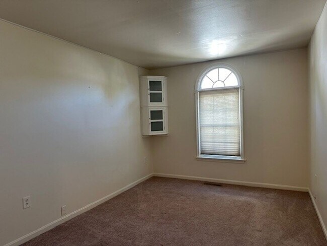 Building Photo - 2033 A Raleigh Rd
