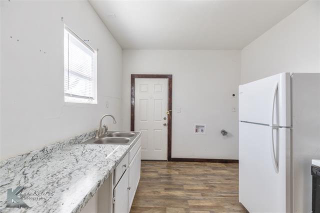 Building Photo - 344 SW Ave A