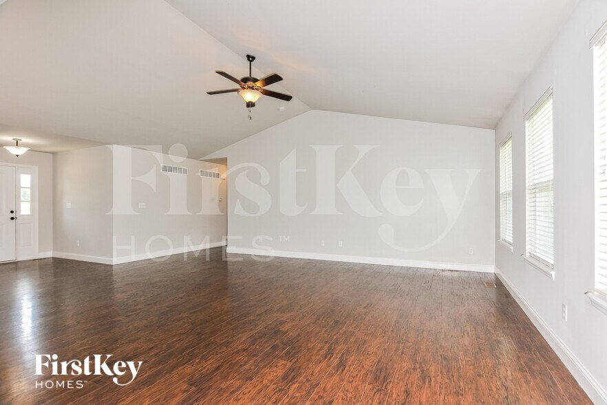 Building Photo - 1811 Barclay Trail Dr