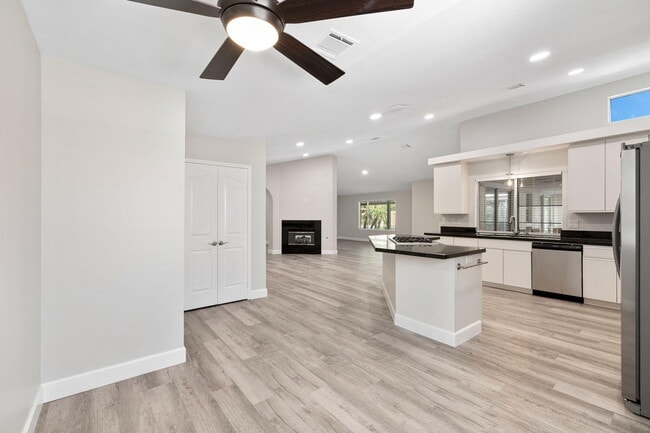 Building Photo - 39495 Regency Way