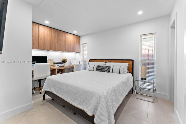 Building Photo - 1071 NE 83rd St