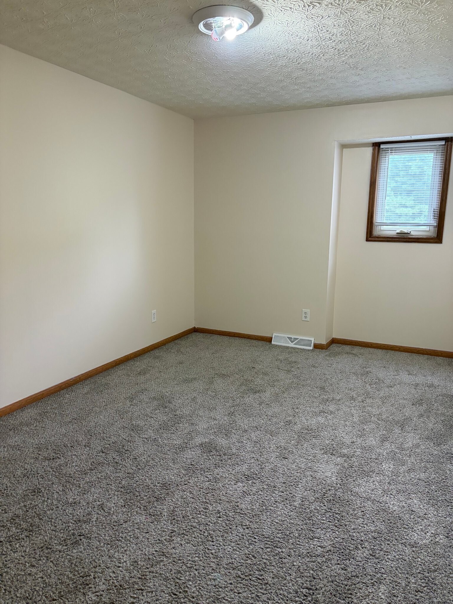 Building Photo - 6388 Dummerston Ct